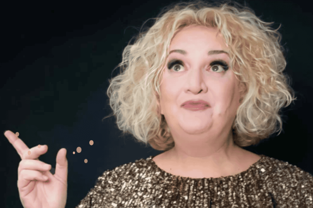 Maria Pia Timo nei teatri promuove l'organizzazione con ironia